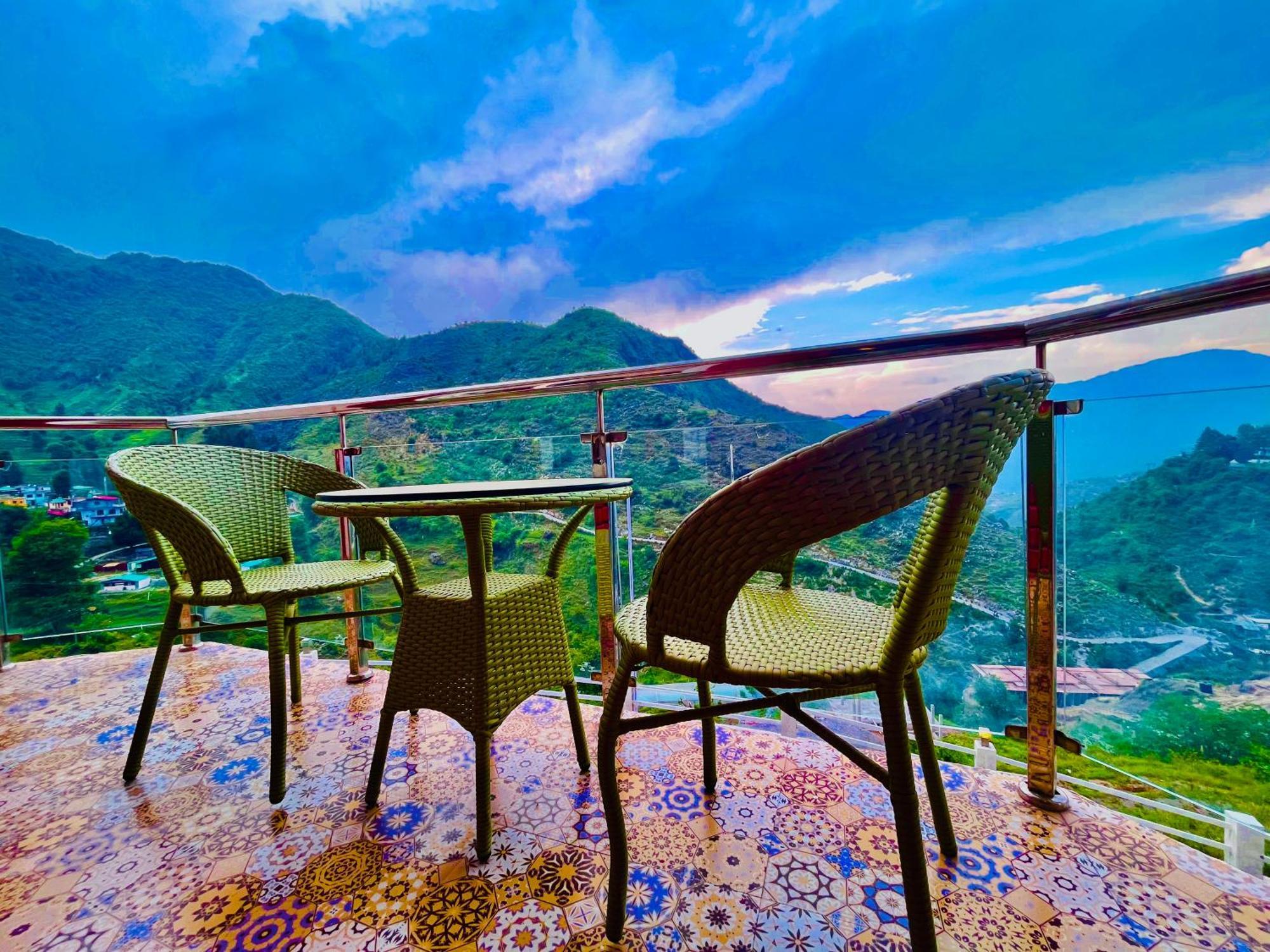 The Kempty Osasis - A Boutique Resort With Scenic Mountain View In Mussoorie Exteriör bild